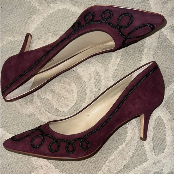 NWT🌷ENZO ANGLIONI🌷Burgundy suede black swirl trim heeled pumps - Picture 1 of 4